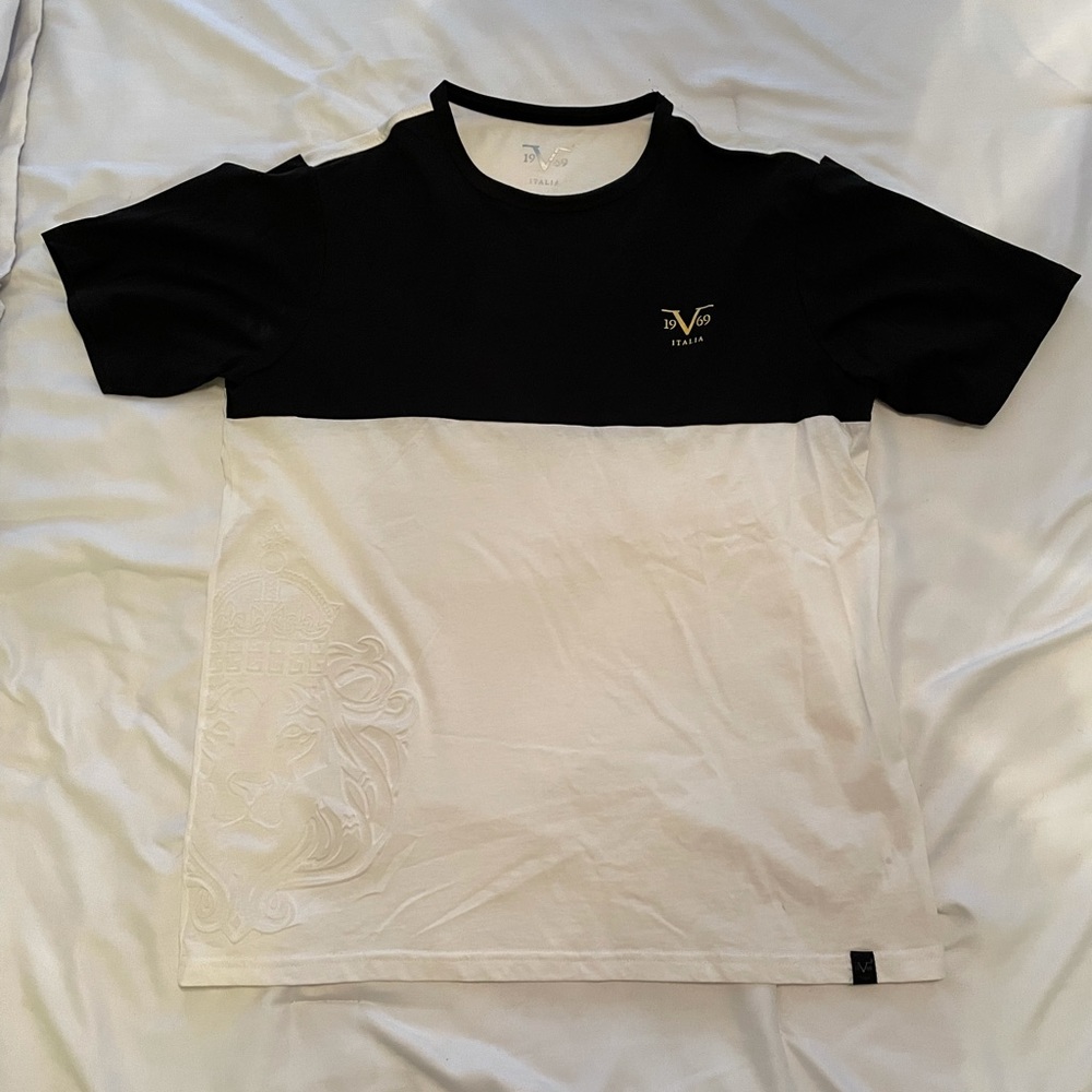 Men’s Versace T-shirt. Excellent condition! No stains or rips.